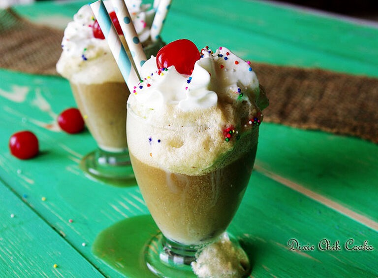 Boozy Mint Chocolate Chip Float