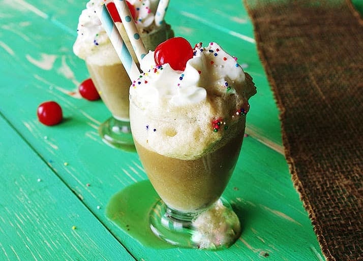 Boozy Mint Chocolate Chip Float