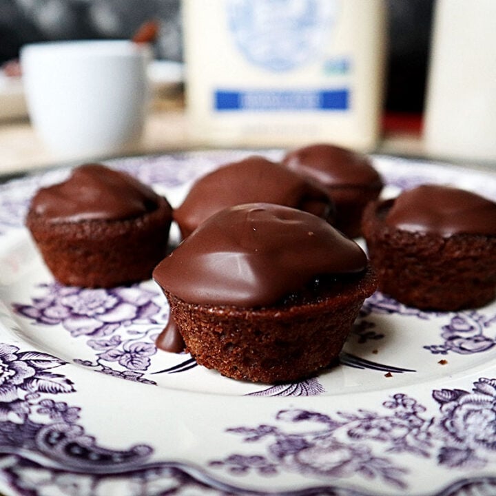 Mini Chocolate Cakes